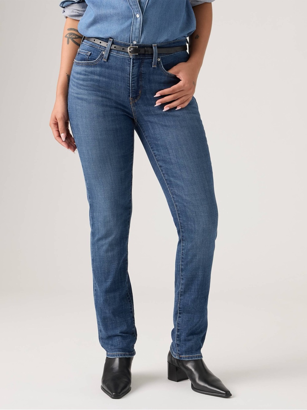 Levis 312 Shaping Slim Medium Wash Ankle Length Jeans Size 28 / W28